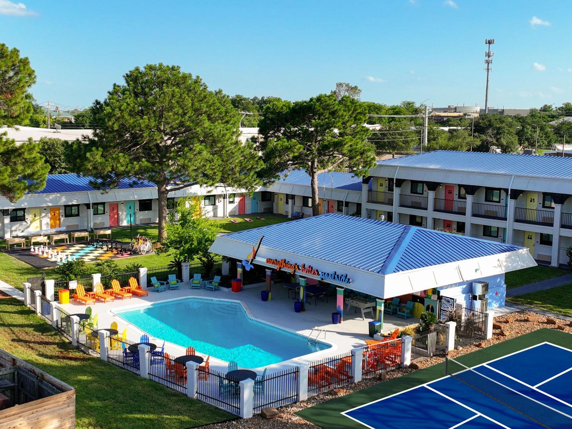 Hotel Mccoy - Art, Libations, Pool Society College Station Dış mekan fotoğraf